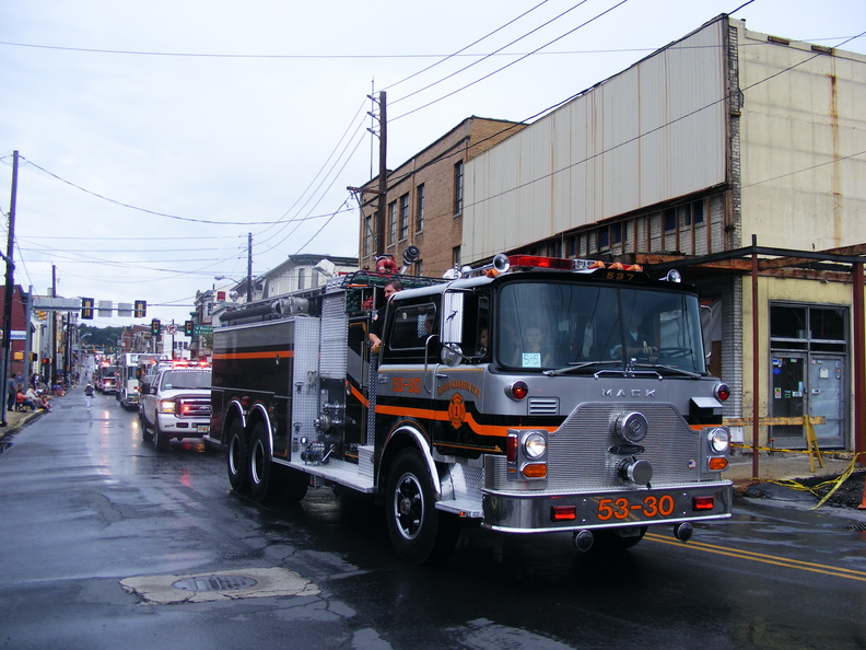 9_11 fire truck paraid 264.JPG